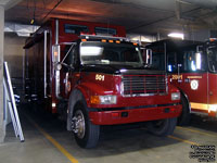501 (renumbered from 1701) - Drummondville, Quebec - Unité de service 1998 International 4900 Utility Truck